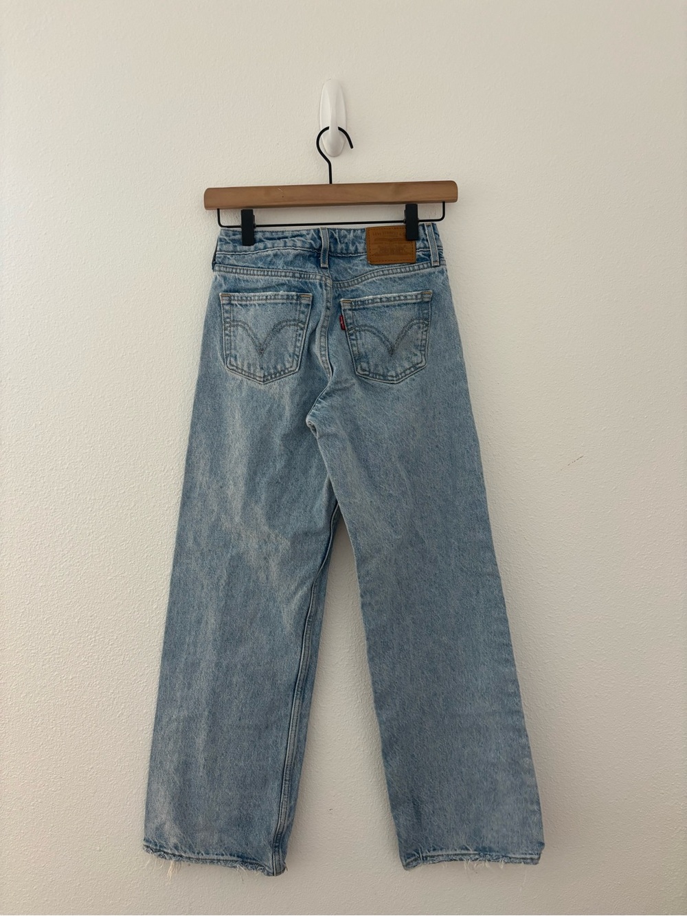 Levi’s low loose jeans light wash - Picture 2 of 3